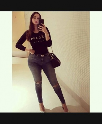 Огонь и лёд в одном флаконе - это все обо мне. Молчаливая и дерзкая, нежная и страстная. Жду тебя, мой герой, чтобы погрузиться в мир наслаждения вместе! 6085, 21 год